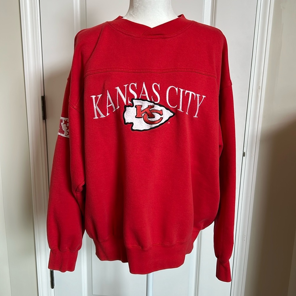 Kansas City Chiefs Embroidered Red Sweatshirt. Lee NFL Team. Size L. Vintage.